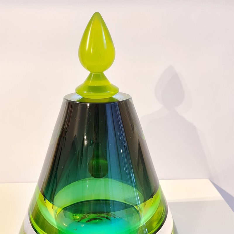 Sneakpeak van het glassculptuur Aurora borealis Green Dark Green van Dirry de Bruin