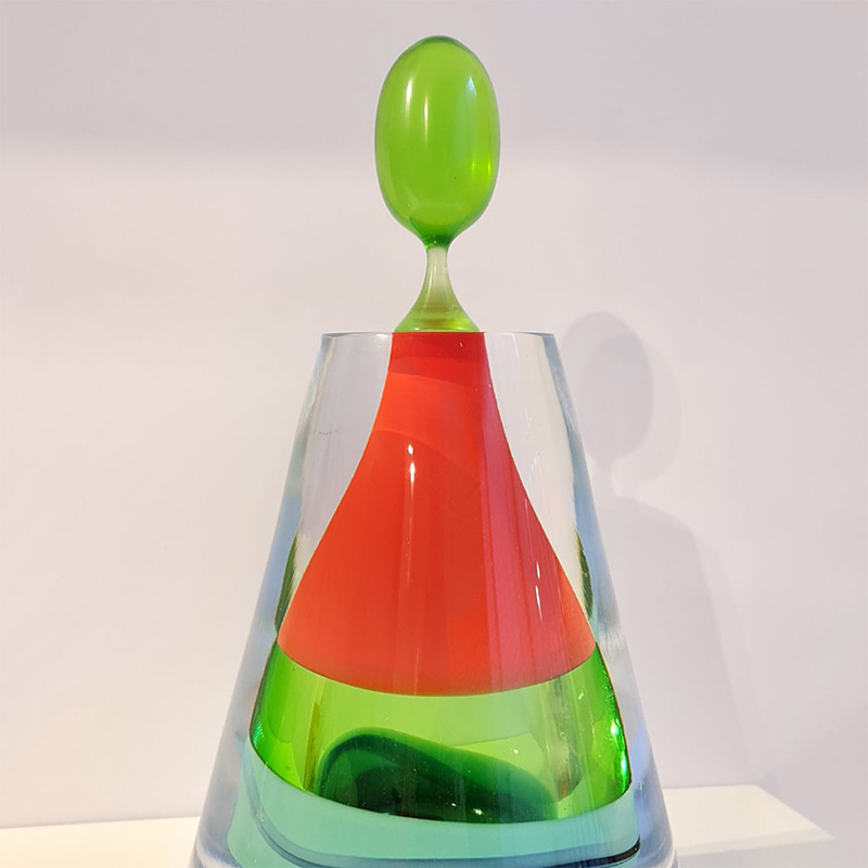 Sneakpeak van het glassculptuur Aurora borealis Red Green van Dirry de Bruin