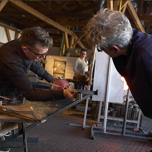 Dirry de Bruin Y-conische stolpvazen Leerdam glasblazerij - Fotografie Ben Deiman