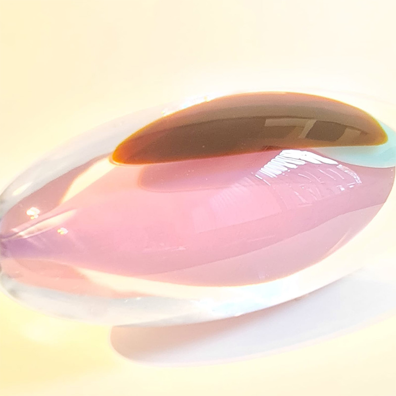 Sneakpeak van het glassculptuur Let talk about Amphoras Floating dots red door Dirry de Bruin