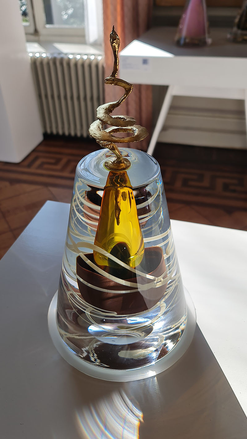 Dirry de Bruin KunstFair Kasteel Geldrop 2026 Overzichtsfoto - Y-conische stolpvaas Ballet