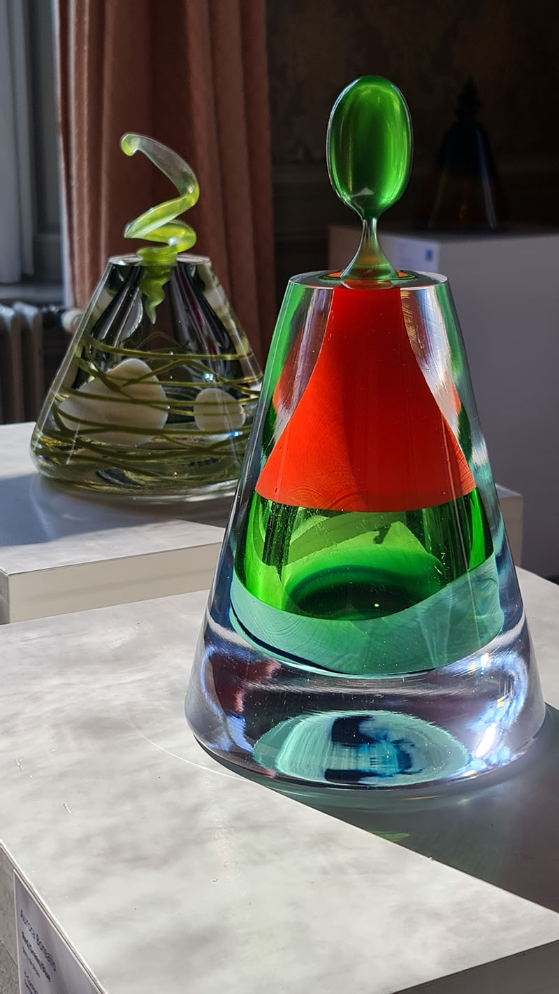 Dirry de Bruin KunstFair Kasteel Geldrop 2026 Overzichtsfoto - Y-conische stolpvazen